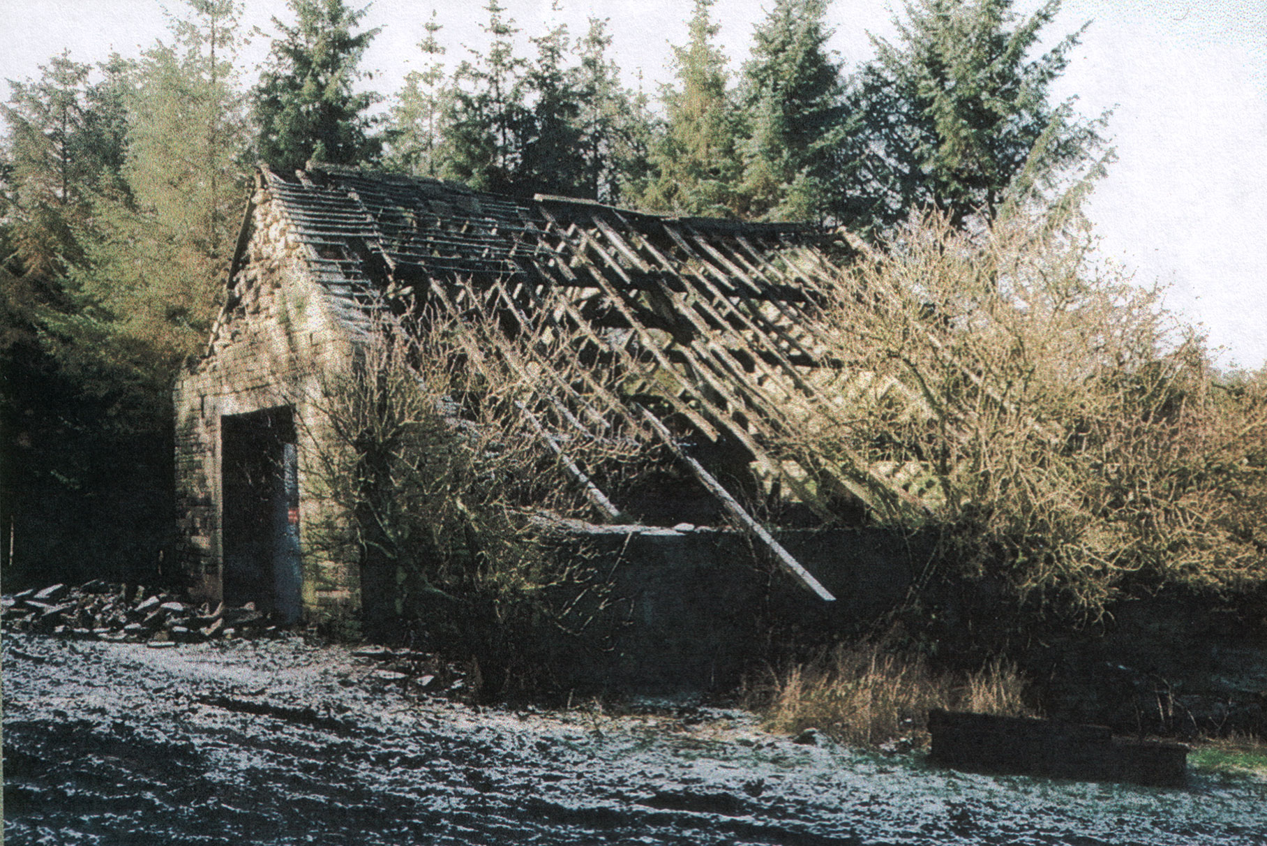 Dwarriden Cruck Barn - Bolsterstone - Exterior before works L1